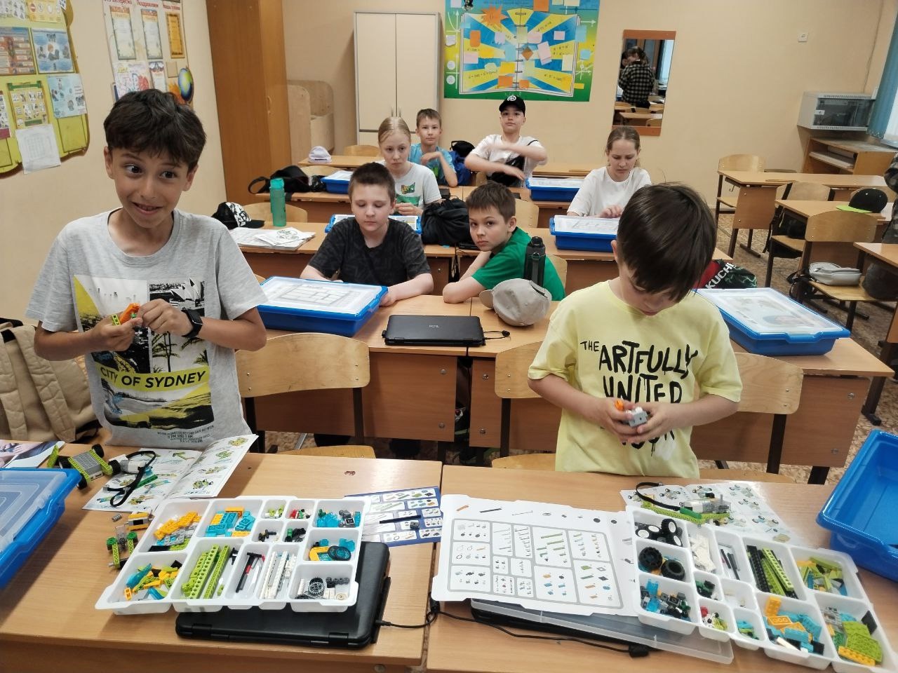 Школьный лагерь в действии: LEGO, Творческий лагерь, Английский и Тхэквондо!.