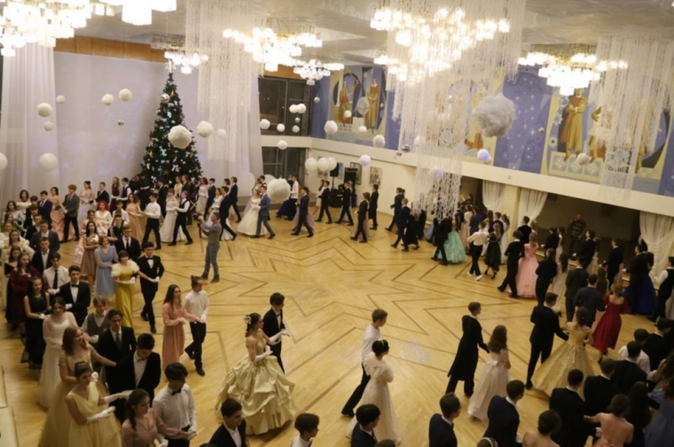 22 декабря во Дворце детского (юношеского) творчества уже в 16-й раз прошел Новогодний бал одаренных детей города Ижевска.